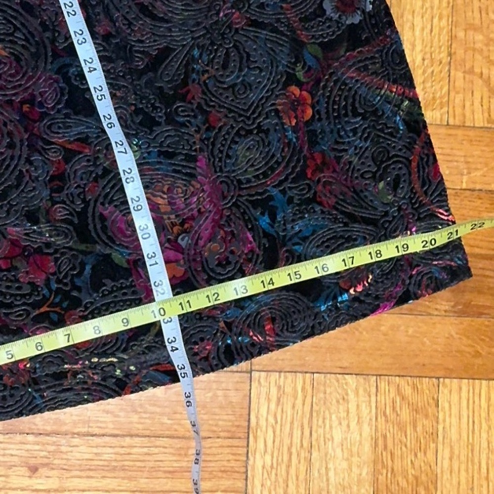 Beautiful Black Dress from eci. Size M. Black Velvet with beautiful colors. - Picture 10 of 10